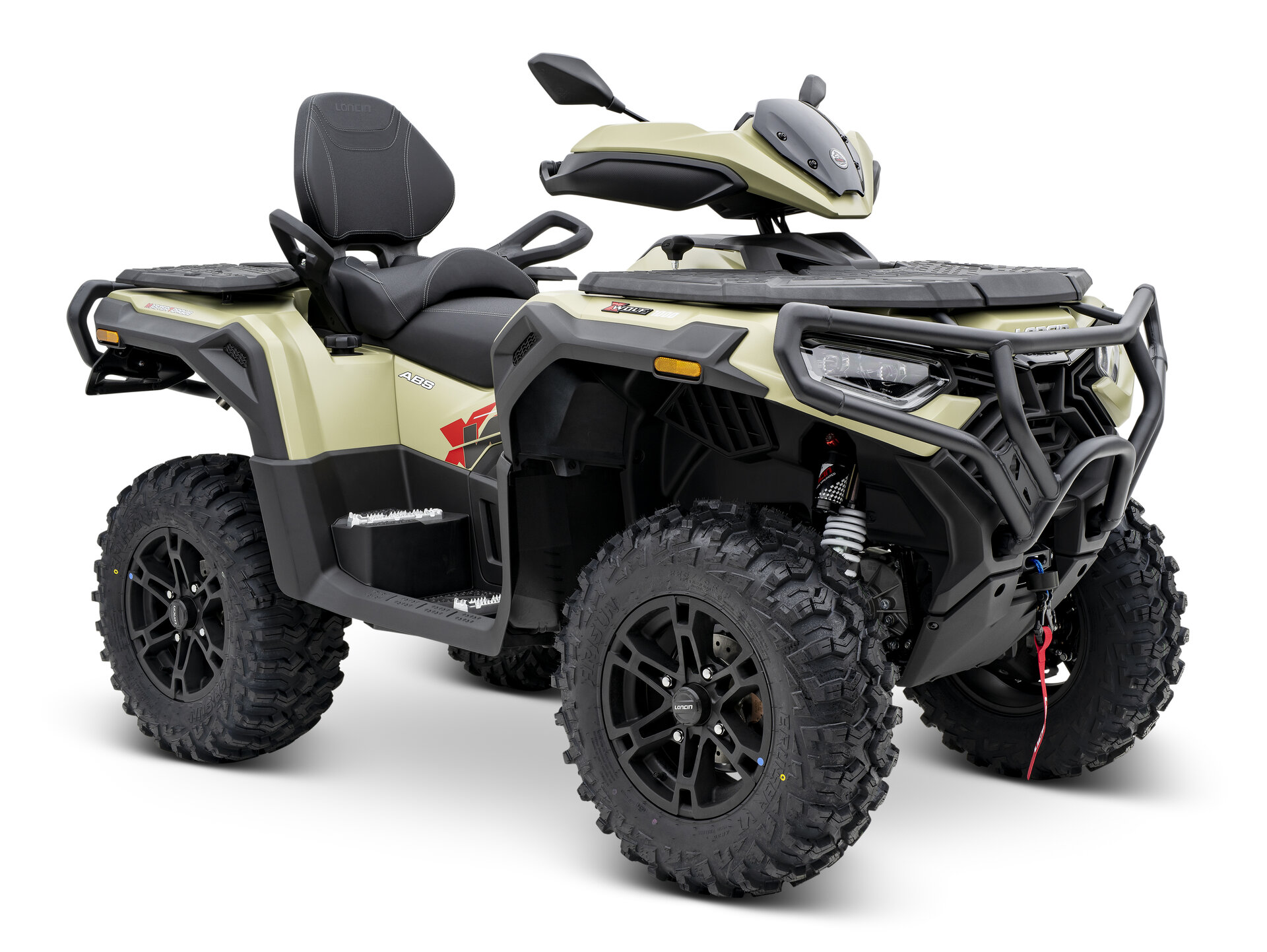 Loncin XWolf 1000 ATV in Sand schräg von vorne rechts im Studio